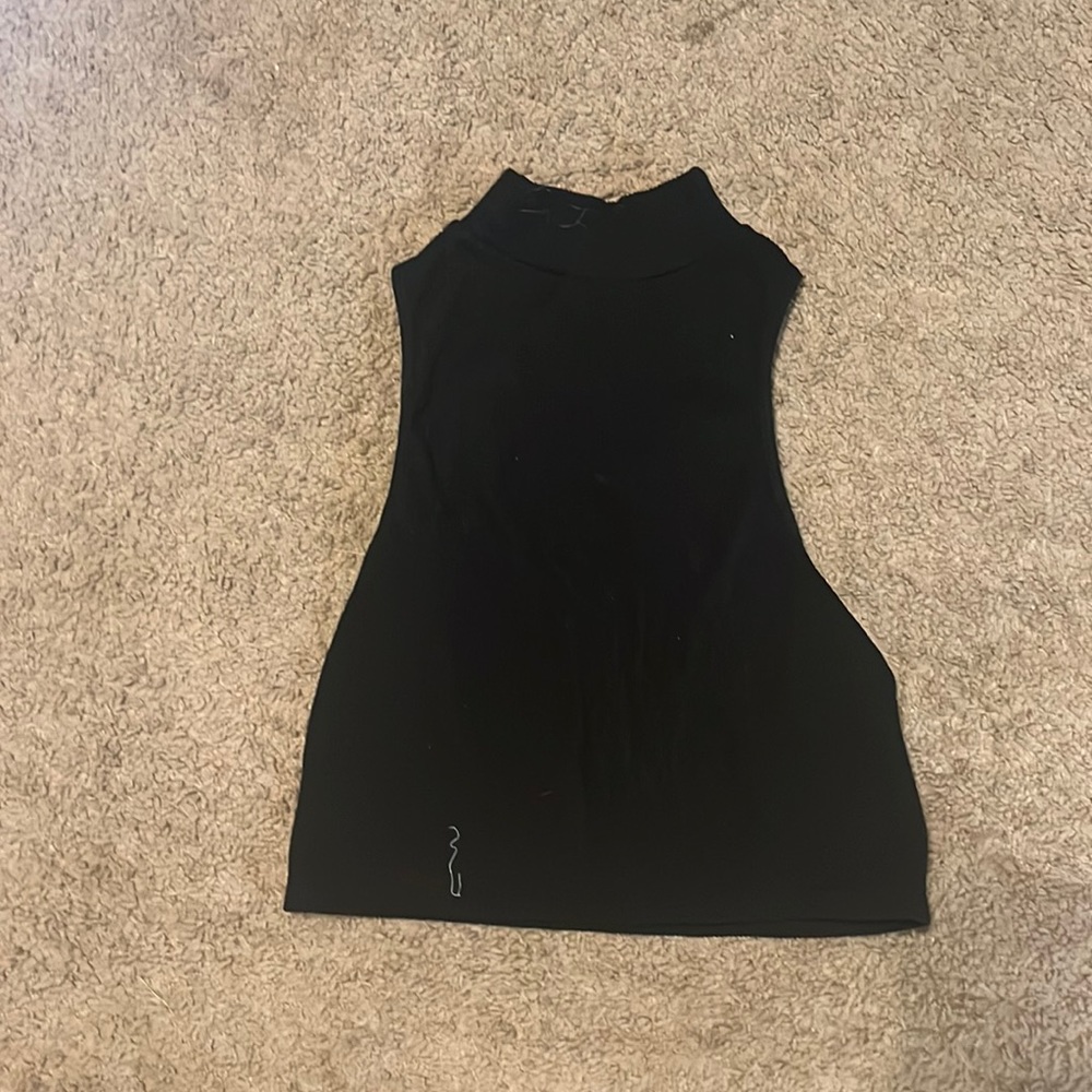 Black halter cropped tank top